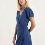 407116330-vestido-de-manga-corta-cruzado