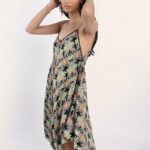 moln13116961-vestido-de-tirantes-finos-asimetrico-con-estampado